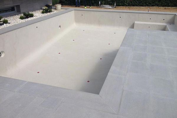 piscina beige microcemento